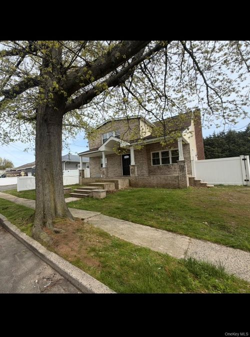 2303 Pine St, Seaford, NY, 11783-2921 | Card Image