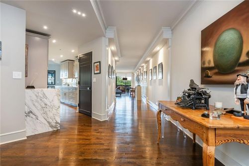 12c-2660 Peachtree Rd Nw, Atlanta, GA, 30305-3676 | Card Image