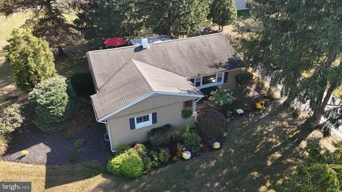 1030 Walt Rd, PENNSBURG, PA, 18073-1704 | Card Image