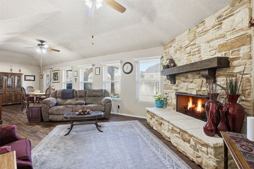 725 Windridge Ln, Burleson, TX, 76028-7402 | Card Image