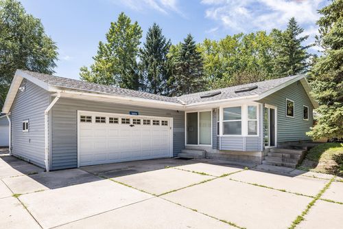 3974 Woodview Dr, Vadnais Heights, MN, 55127-4112 | Card Image
