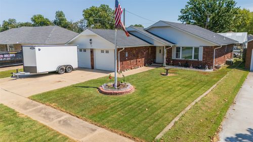 105 S Rowe Street, Pryor, OK, 74361 | Card Image