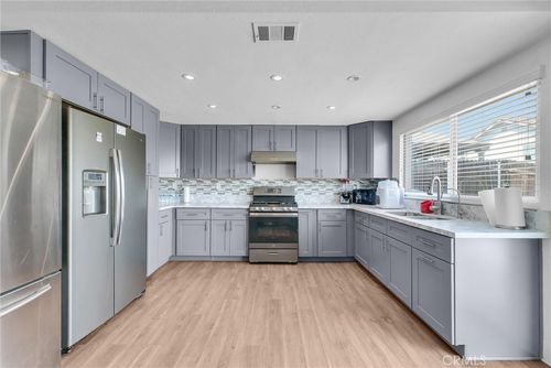 2111 Whitestone Dr, Riverside, CA, 92506-4629 | Card Image