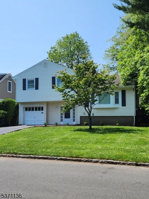 16 Bradford St, New Providence, NJ, 07974-1913 | Card Image