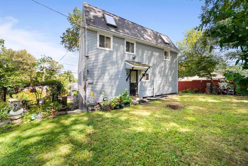 82 Shore Dr, Salem, NH, 03079-1693 | Card Image