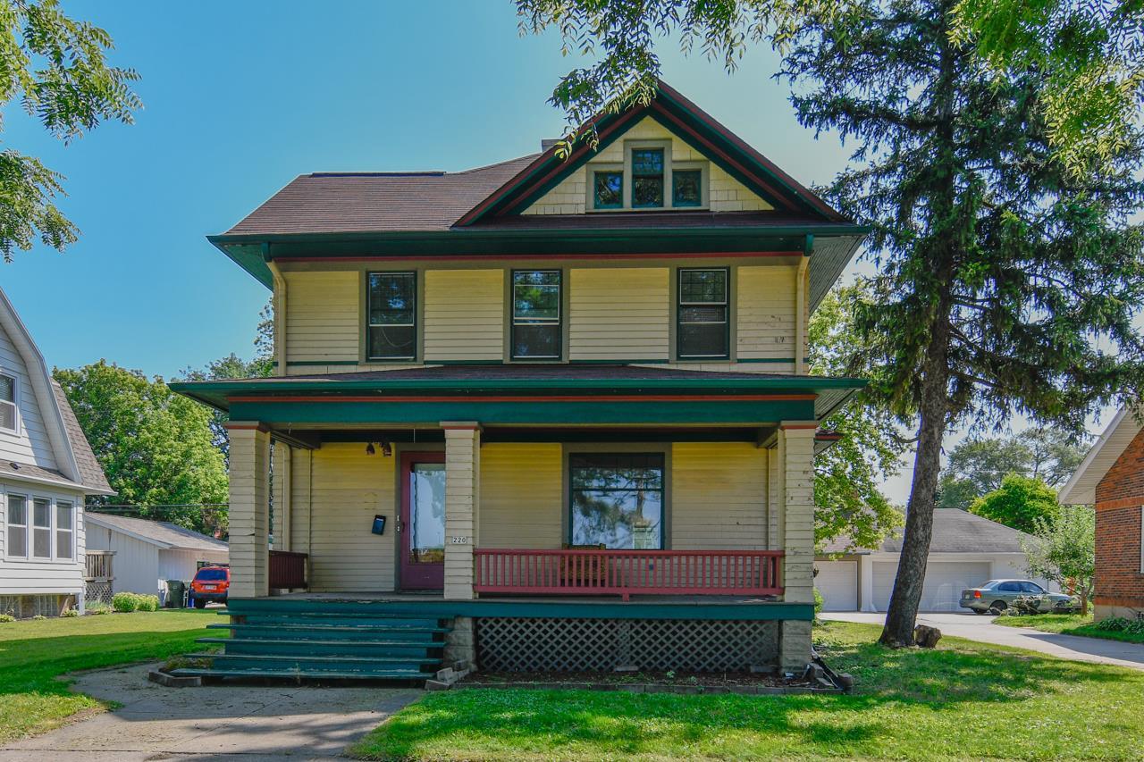 Michigan St, DE Pere, WI 54115