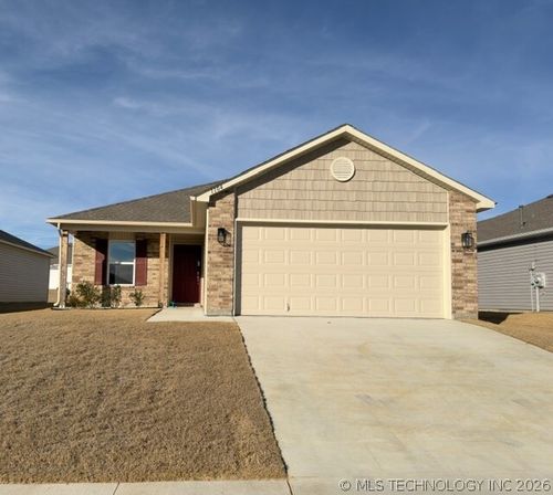 1104 W Fargo Rd, Claremore, OK, 74019-1981 | Card Image