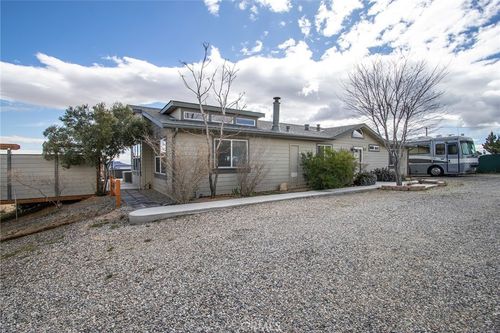 2863 Ox Yoke Pass, Pioneertown, CA, 92268-9681 | Card Image