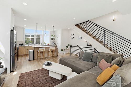 902 N 86th St, Seattle, WA, 98103-3934 | Card Image