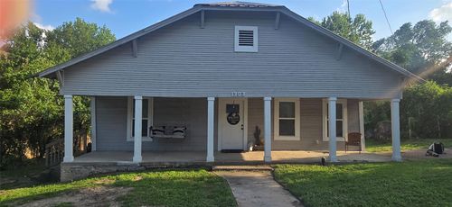 1303 20th St, Huntsville, TX, 77340-4390 | Card Image