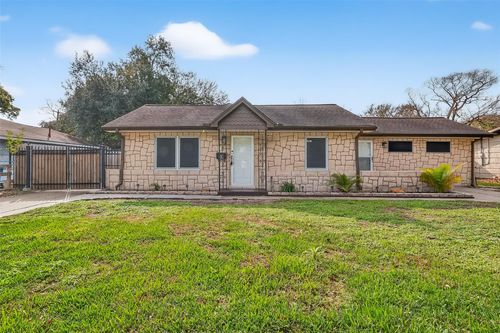 425 20th Ave N, Texas City, TX, 77590-6140 | Card Image