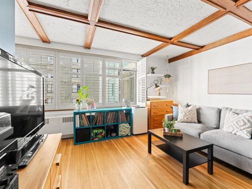 304-1975 Pendrell St, Vancouver, BC, V6G1T6 | Card Image