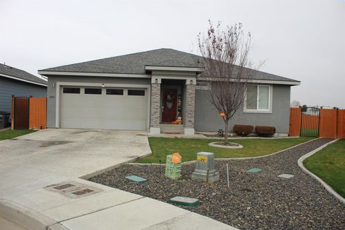 200 Villa Real Dr, Sunnyside, WA, 98944-2180 | Card Image