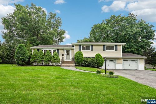 24 Lawrence Rd, Wayne, NJ, 07470-2718 | Card Image