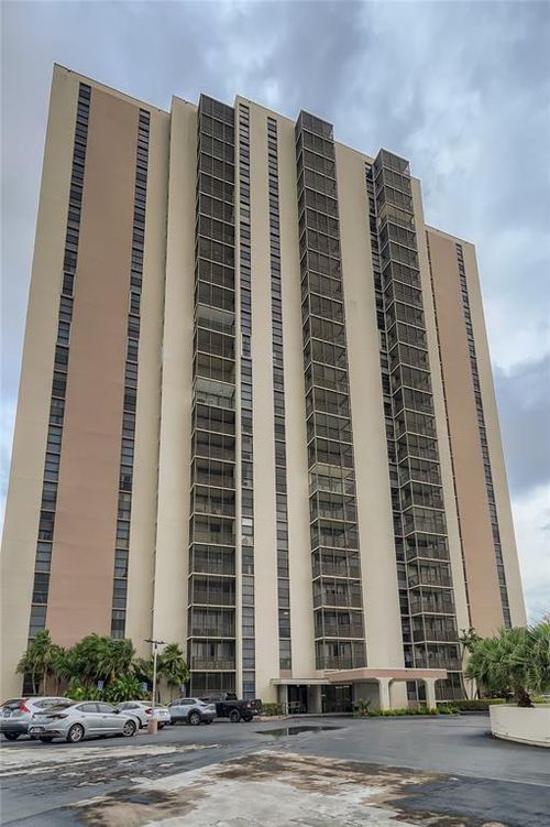 apt-1127-20301 W Country Club Dr, Aventura, FL, 33180-1697 | Card Image
