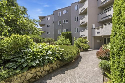 203-3800 Quadra St, Saanich, BC, V8R5G4 | Card Image