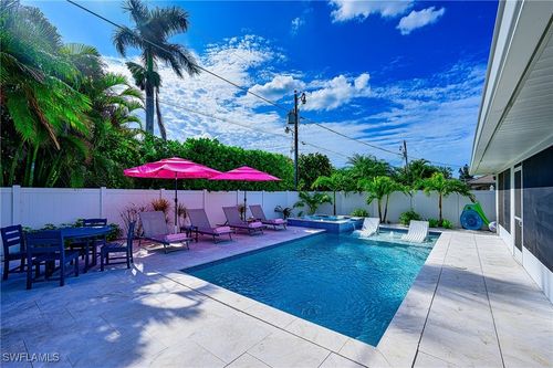 690 100th Ave N, NAPLES, FL, 34108-2238 | Card Image