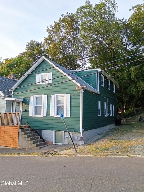 6 Lincoln Ave, Troy, NY, 12180-5557 | Card Image