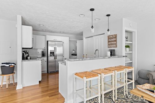 715 E State St, Traverse City, MI, 49686-2517 | Card Image