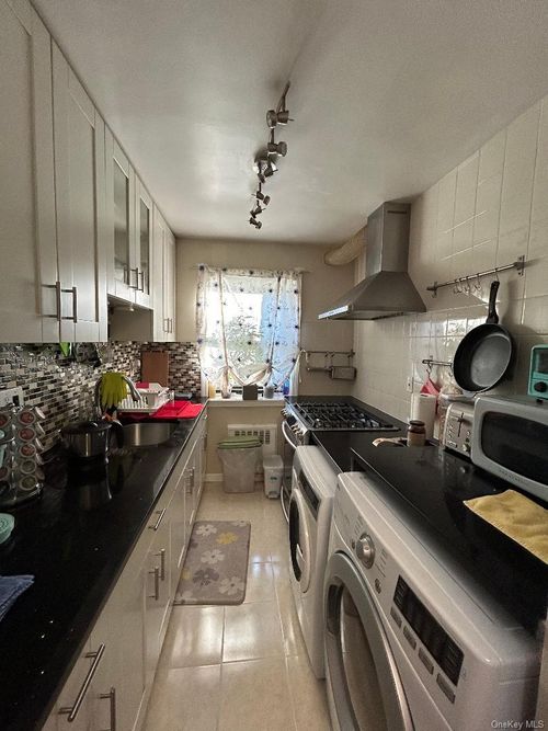 4193-17-52 166th St, Whitestone, NY, 11357-3315 | Card Image