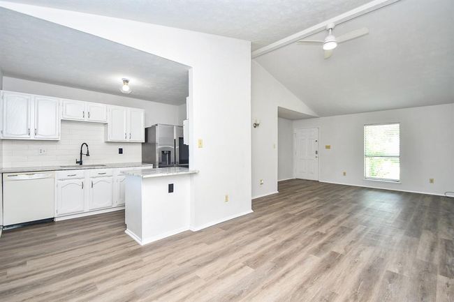 6915 Jeb Stuart Dr, House other with 3 bedrooms, 2 bathrooms and 1 parking in Richmond TX | Image 5