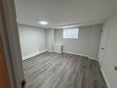 4 Henry Pl, Patchogue, NY, 11772-1838 | Card Image