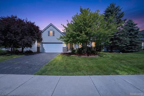 860 Island Lake Dr, Oxford, MI, 48371-3723 | Card Image