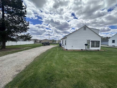 124 W Cecil Street, NEENAH, WI, 54952 | Card Image