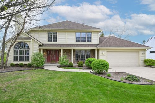 6815 S Dory Dr, FRANKLIN, WI, 53132-8354 | Card Image