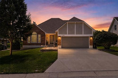 1306 Sw Stonecreek Dr, Blue Springs, MO, 64015-8809 | Card Image