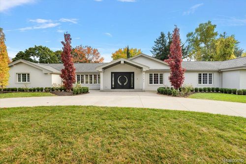 5741 Snowshoe Cir, Bloomfield Hills, MI, 48301-1948 | Card Image