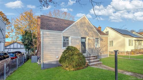 15 Circle Dr, Hempstead, NY, 11550-6609 | Card Image