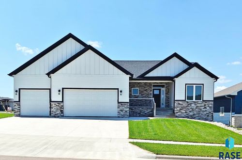 501 N Corsair Cir, Sioux Falls, SD, 57110-6337 | Card Image