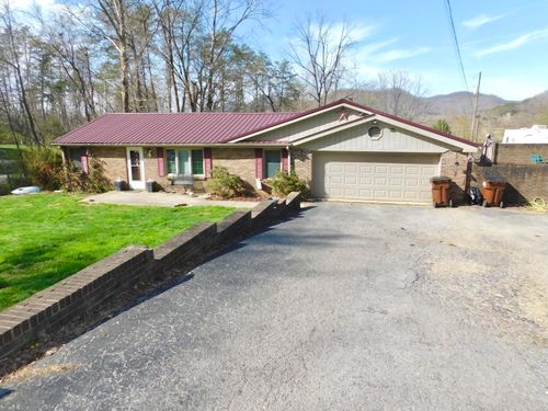 2035 Doe Creek Rd, Irvine, KY, 40336-8232 | Card Image