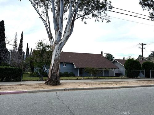 34 W Gilman St, Banning, CA, 92220-2424 | Card Image