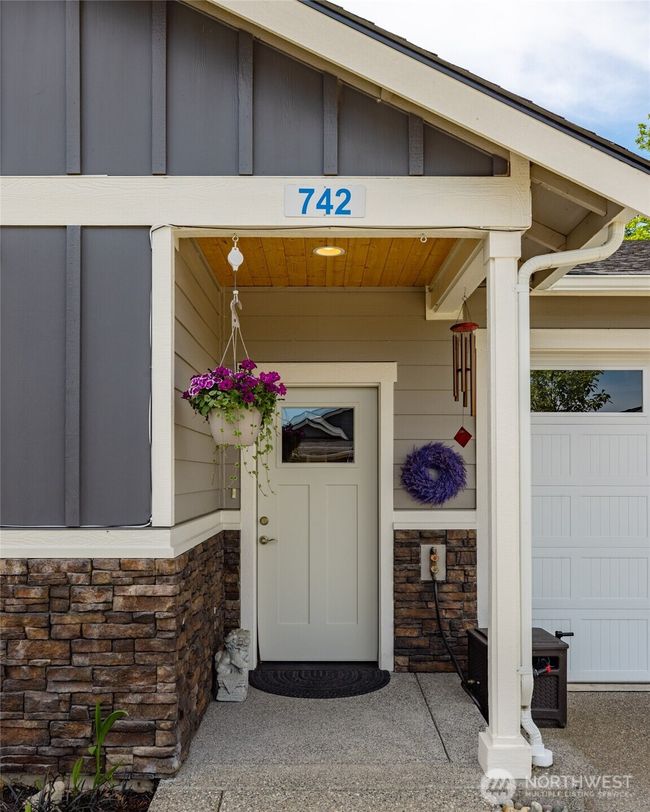 Stay dry under the covered front entry with no step! | Image 4