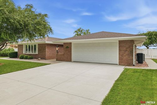 1910 Surfside Dr, Lincoln, NE, 68528-1750 | Card Image