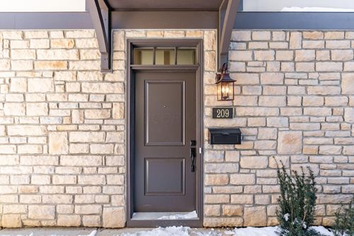 211-2015 W 5th Ave, Columbus, OH, 43212-1998 | Card Image