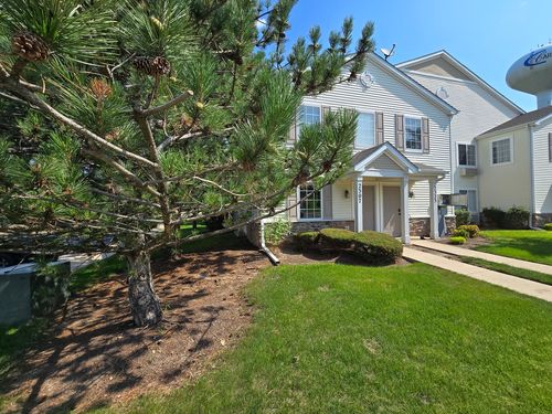 0-2307 Silverstone Dr, Carpentersville, IL, 60110-3801 | Card Image
