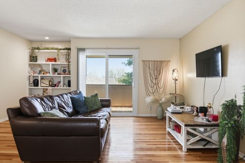 j94-515 Basswood Ave, Nashville, TN, 37209-1651 | Card Image