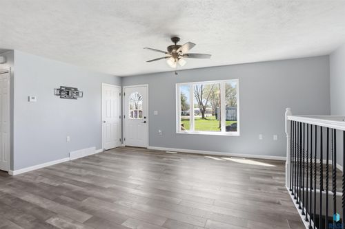 120 E Center Ave Avenue, Lennox, SD, 57039 | Card Image