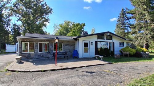 8420 Northfield Rd, Clarence Ctr, NY, 14032-9117 | Card Image