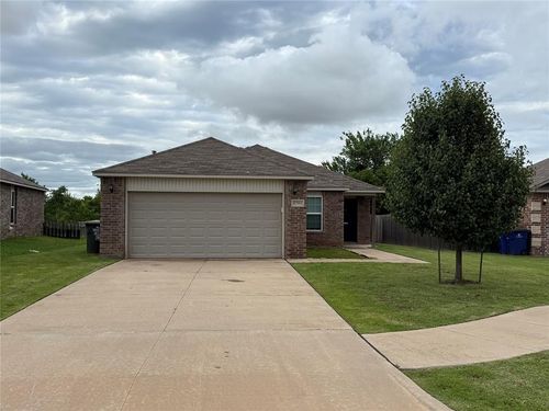 1701 Cambridge Row, The Village, OK, 73120-2200 | Card Image