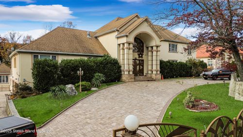 724 Todt Hill Rd, Staten Island, NY, 10304-1327 | Card Image