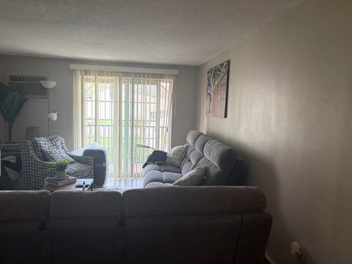 206 White Cedar Blvd, Portsmouth, NH, 03801-6506 | Card Image