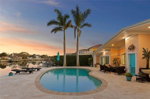 3943 Fontainebleau Dr, TAMPA, FL, 33634-7493 | Card Image