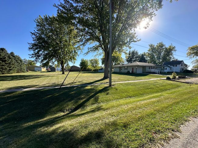 107 E Hickory St, House other with 2 bedrooms, 1 bathrooms and 2 parking in Chatsworth IL | Image 6