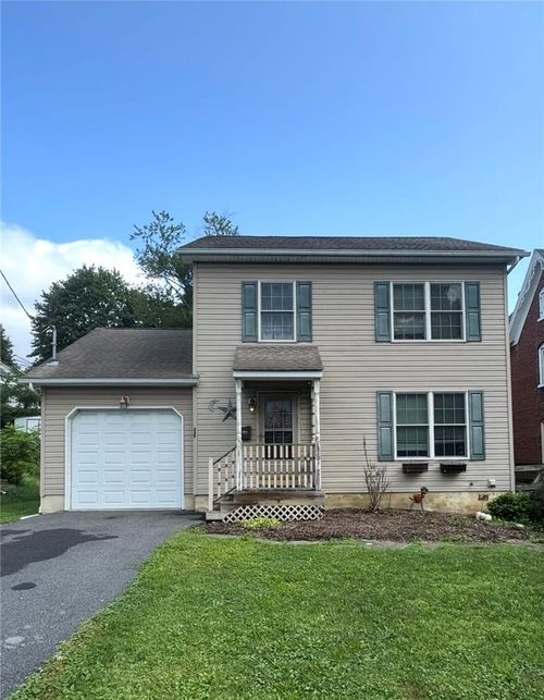 339 Pennsylvania Ave, Bangor, PA, 18013-1926 | Card Image