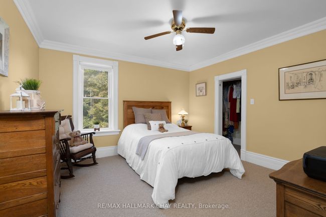 4950 Penetanguishene Rd, House other with 4 bedrooms, 3 bathrooms and 10 parking in Hillsdale ON | Image 25
