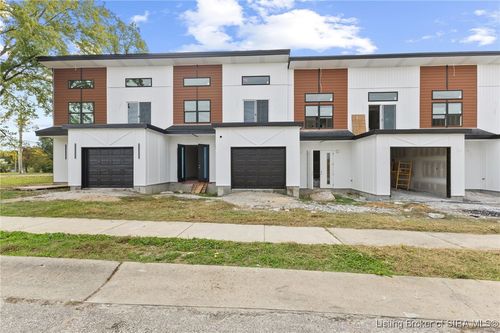 1620 Scott St, Jeffersonville, IN, 47130-4021 | Card Image